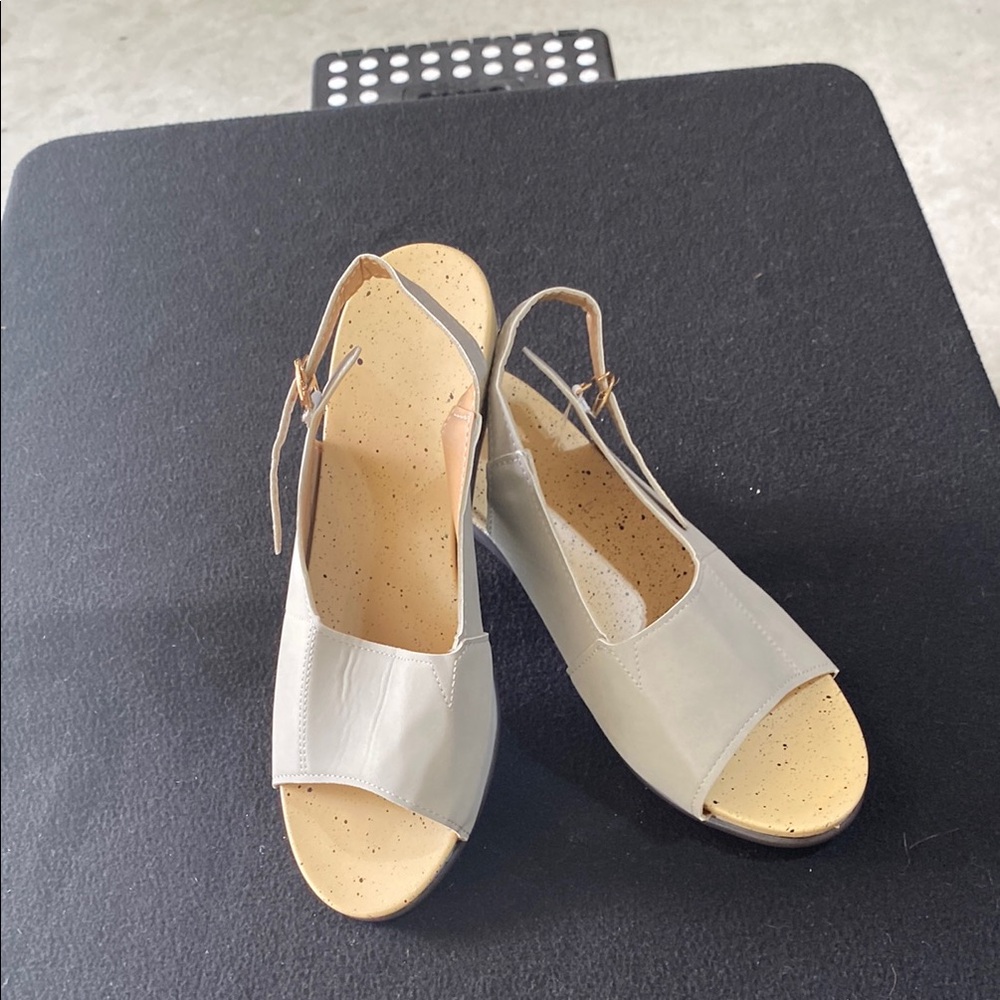Elegant Cream Women's Sandals